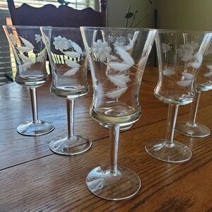 Elegant Floral Carved Wine Glass Set